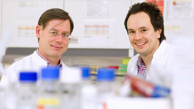 Prof_Christoph_Klein_und_Dr_Daniel_Kotlarz_vli_Foto_Klinikum_der_Uni_Muenchen.jpg Prof. Christoph Klein und Dr. Daniel Kotlarz