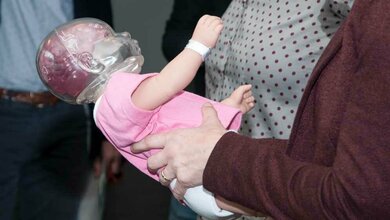 Schuetteln_Puppe.jpg Schütteltrauma