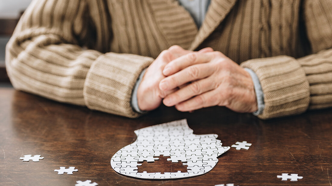 Demenz – eine Übersicht Titelbild zum Übersichtsbeitrag über Demenz