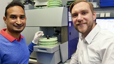 Raj_Bhayadia_PhD_und_Professor_Dr_Jan_Hennig_Klusmann_Foto_MHH_Kaiser.jpg Raj Bhayadia, PhD, und Professor Dr. Jan-Hennig Klusmann
