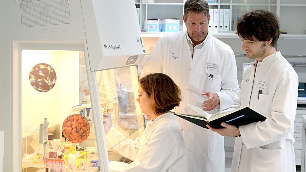 Dr_Catharina_Gross_Prof_Heinz_Wiendl_Dr_Andreas_Schulte_Mecklenbeck_FZ_18052016.jpg Dr. Catharina Groß, Prof. Heinz Wiendl, Dr. Andreas Schulte-Mecklenbeck