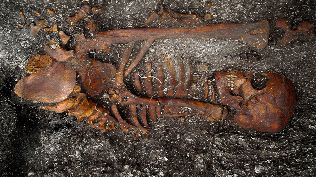 Skelett_auf_der_Fundstelle_in_Jubuicabeira_II.jpg Skelett auf der Fundstelle in Jubuicabeira II, Brasilien.