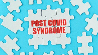 Post_COVID_AdobeStock_550105846_edited.jpg Puzzleteile mit Aufdruck Post COVID Syndrome