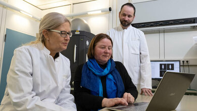 Dr_Andrea_Markus_Prof_Dr_Frauke_Alves_PD_Dr_Christian_Dullin.jpg Begutachtung von präklinischen Fluoreszenzbildern