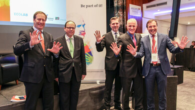 Dr_Bernhard_Kueenburg_Prof_Dr_Thomas_Szekeres_Dr_Michael_Binder_Prof_Didier_Pittet_Prof_Alexander_Friedrich_Semmelweis_Foundation.jpg Semmelweis Foundation