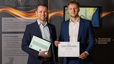 Alexander_Hammer_und_Dr_Martin_Schmitt.jpg Alexander Hammer und Dr. Martin Schmidt nehmen den Preis entgegen.