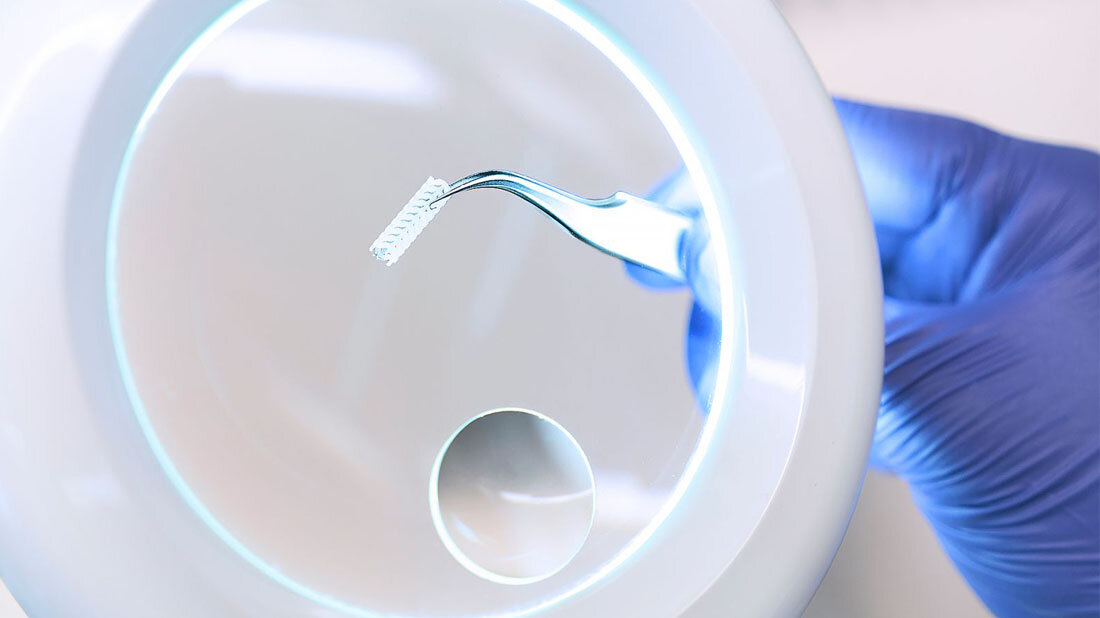 Neuartiger_Stent.jpg Ein innovativer Stent unter der Lupe.