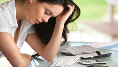 Psychologische_Themen_Dunkelhaarige_Frau__am_Schreibtisch-7-1707872_3.jpg Krankschreibungen