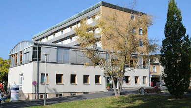 Wuerzburger_Unikinderklinik_als_einzige_Kinderklinik_in_Deutschland_an_der_aktuellen_Biomarkerstudie_beteiligt_Bild_Matthias_Emmert_Uniklinikum_Wuerzburg.jpg Würzburger Universitätskinderklinik