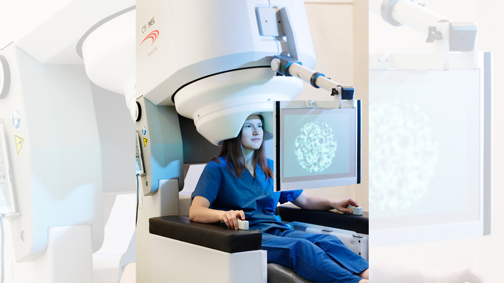 Probandin_bei_der_MEG_Messung_Copyright_Berthold_Steinhilber.jpg MEG-Messung