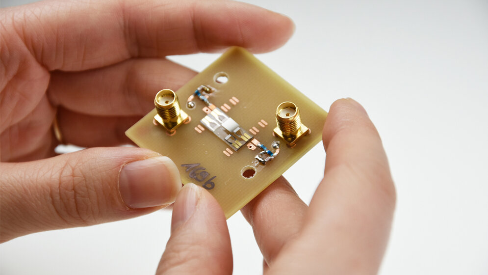 Oberflaechenwellensensoren_Siekmann_CAU.jpg Oberflächenwellensensoren