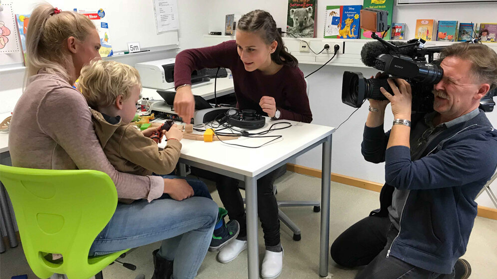 Dreh_des_Bayerischen_Rundfunks_an_der_Akademie_für_Gesundheitsberufe_Quelle_Josef_Lindner_Bayrischer_Rundfunk.jpg Dreh des Bayerischen Rundfunks