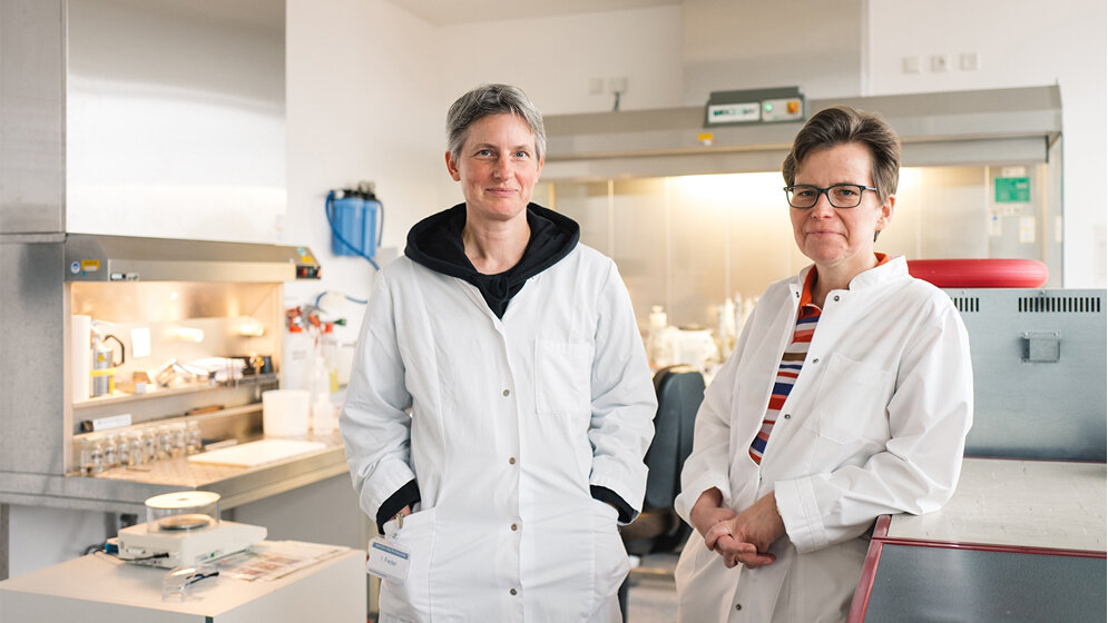 Inke_Feder_links_und_Andrea_Tannapfel_RUB_Kramer.jpg Inke Feder (links) und Andrea Tannapfel