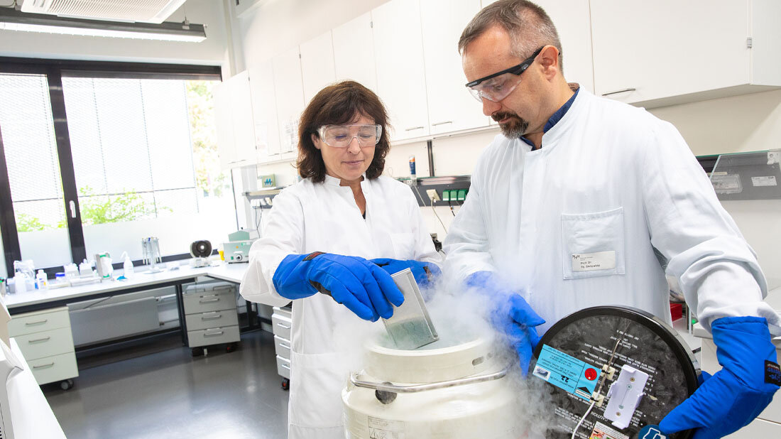 Prof_Dr_Britta_Eiz_Vesper_und_Prof_Dr_Thomas_Skripuletz_MHH.jpg Professorin Dr. Britta Eiz-Vesper und Professor Dr. Thomas Skripuletz