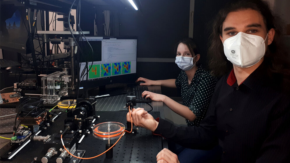 Bau_eines_Demonstrator_Ivonne_Mallasch_Westsaechsische_Hochschule_Zwickau.jpg Antje Schuschies (24, li.) und Leander Kläber (23)