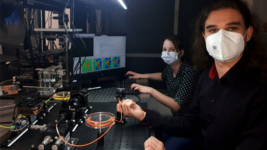 Bau_eines_Demonstrator_Ivonne_Mallasch_Westsaechsische_Hochschule_Zwickau.jpg Antje Schuschies (24, li.) und Leander Kläber (23)