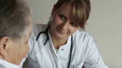 Aerzte_sollten_aelteren_Patientinnen_ueber_Herzinfarkt_sprechen_Deutsches_Zentrum_fuer_Herz_Kreislauf_Forschung.jpg Frauen und Herzinfarkt