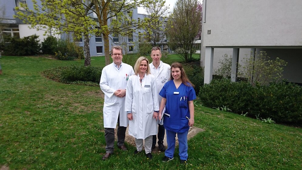 v_l_n_r_Prof_Dr_Dr_Robert_Weissert_Dr_Susanne_Schwab_Malek_Ralf_Luerding_Dr_med_Sophie_Gebel_Bildnachweis_Georg_Weinfurtner_Medbo_Labor_02052016.jpg Regensburger Team