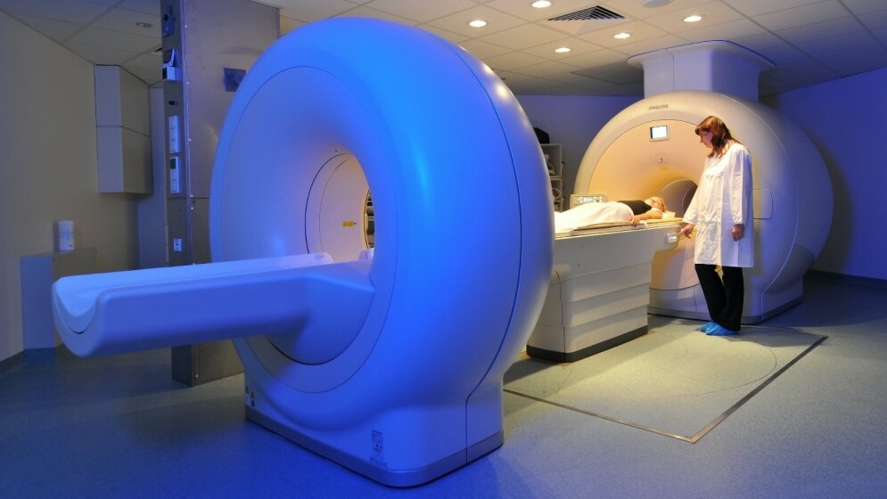 Kombination_aus_PET_und_MRT_Foto_HZDR_Frank_Bierstedt_20042016.jpg Kombination aus PET und MRT