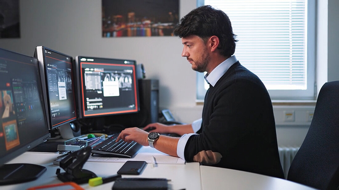 So arbeitet man Remote Foto von Tomasz Bienias im Homeoffice