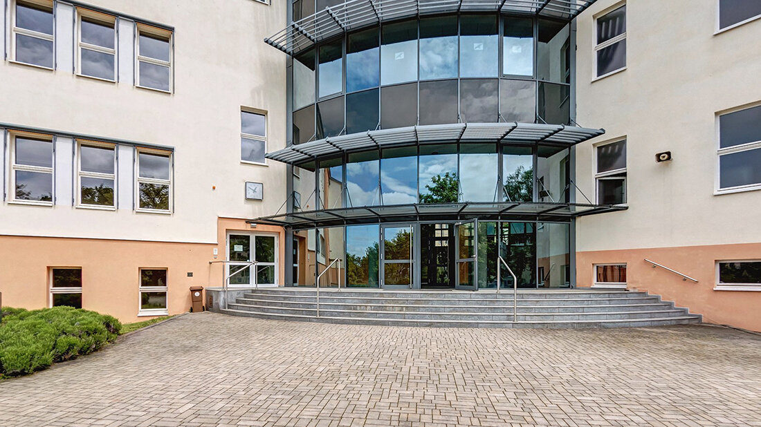 MTF-Ausbildung in Thüringen Foto des Eingangs zum Staatlichen Berufsschulzentrum in Nordhausen in Thüringen