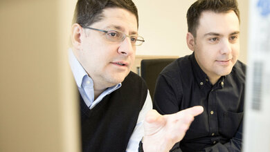 Dr_Ioannis_Mitroulis_und_Prof_Triantafyllos_Chavakis_Stephan_Wiegand_TU_Dresden.jpg Dr. Ioannis Mitroulis (rechts) und Prof. Triantafyllos Chavakis