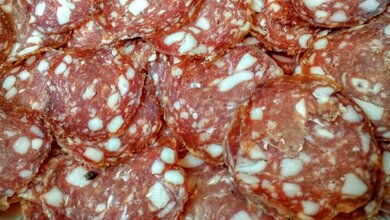 Salami_By_Assianir_Own_work_CC_BY_SA_3_0_06062016.jpg Lebensmittelanalytik