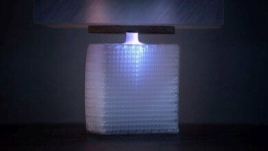 Beschichtung_von_Gerueststrukturen_für_Implantate_mit_einem_Plasmajet_Fraunhofer_IST_Falko_Oldenburg.jpg Beschichtung von Gerüststrukturen für Implantate mit einem Plasmajet.