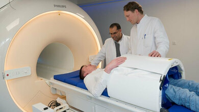MRT_in_Kombination_mit_Tiefenhyperthermie_System_LMU_Klinikum_Muenchen_D_Lauffer.jpg MRT und Tiefenhyperthermie-System