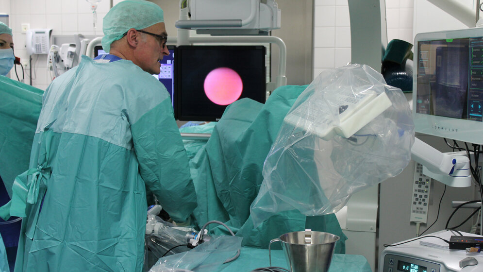 Prostataverkleinerung_mit_Wasserkraft_Prof_Dr_Andreas_Gross_setzt_den_AquaBeam_ein_Asklepios.jpg Prostataverkleinerung mit Wasserkraft