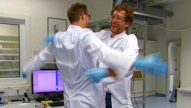 Andreas_Schmidt_rechts_und_Stephan_Berner_erste_Bestaetigung_dass_SAMBADENA_Methode_funktioniert_Universtitaetsklinikum_Freiburg.jpg SAMBADENA-Methode