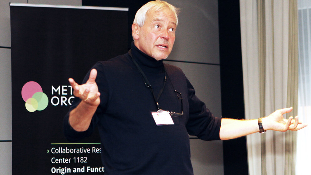 Prof_Thomas_Bosch_von_der_Kieler_Uni_Christian_Urban_Uni_Kiel.jpg Prof. Thomas Bosch von der Kieler Universität