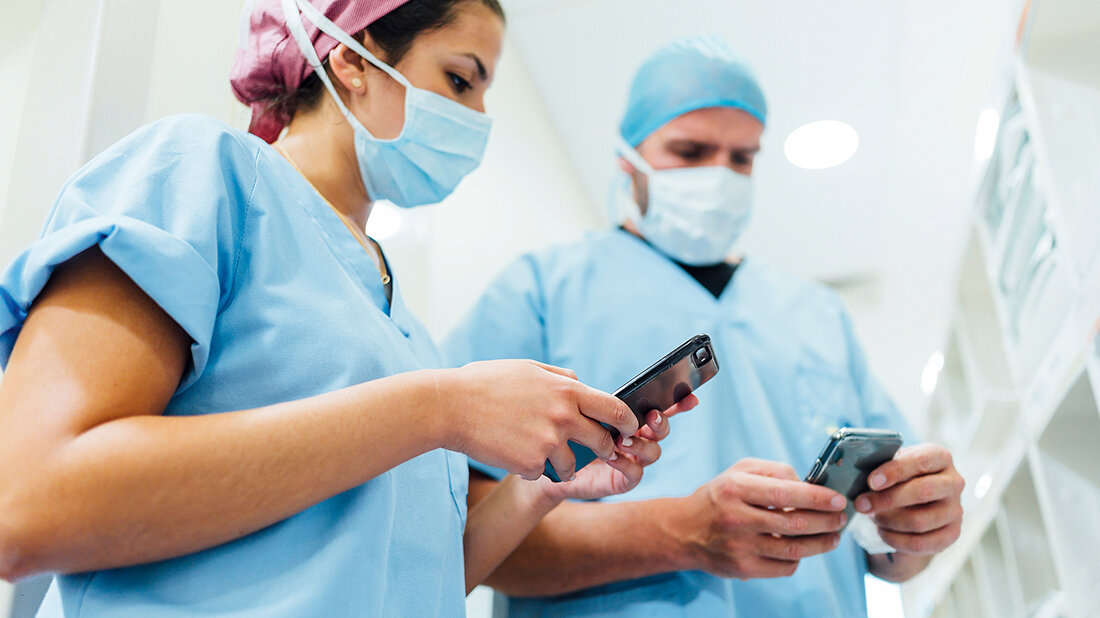 Aus der Praxis für die Praxis (26): Digitale Diät Titelbild des Fachbeitrags über den bewussten Umgang mit dem Handy