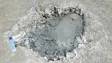 Schlammvulkane_sind_einzigartige_geologische_Strukturen_TU_Berlin_ZAA_Dirk_Schulze_Makuch.jpg Keime in Schlammvulkanen