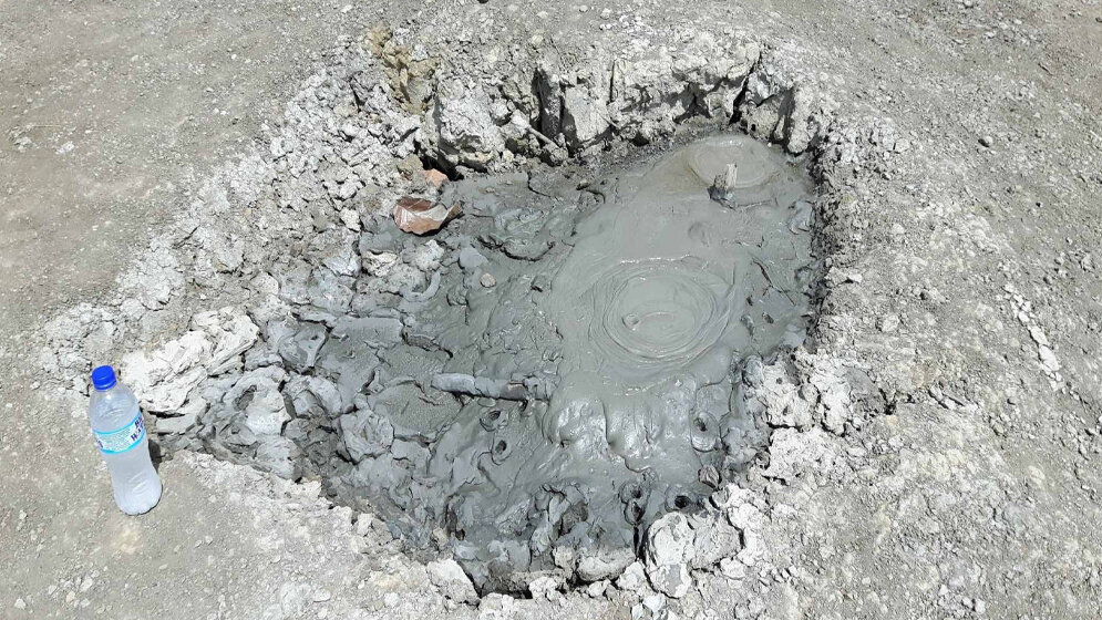 Schlammvulkane_sind_einzigartige_geologische_Strukturen_TU_Berlin_ZAA_Dirk_Schulze_Makuch.jpg Keime in Schlammvulkanen