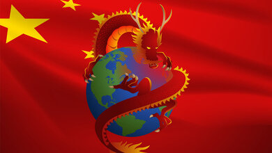 China_01.jpg Ein chinesischer Drache hat die Erde im Griff.