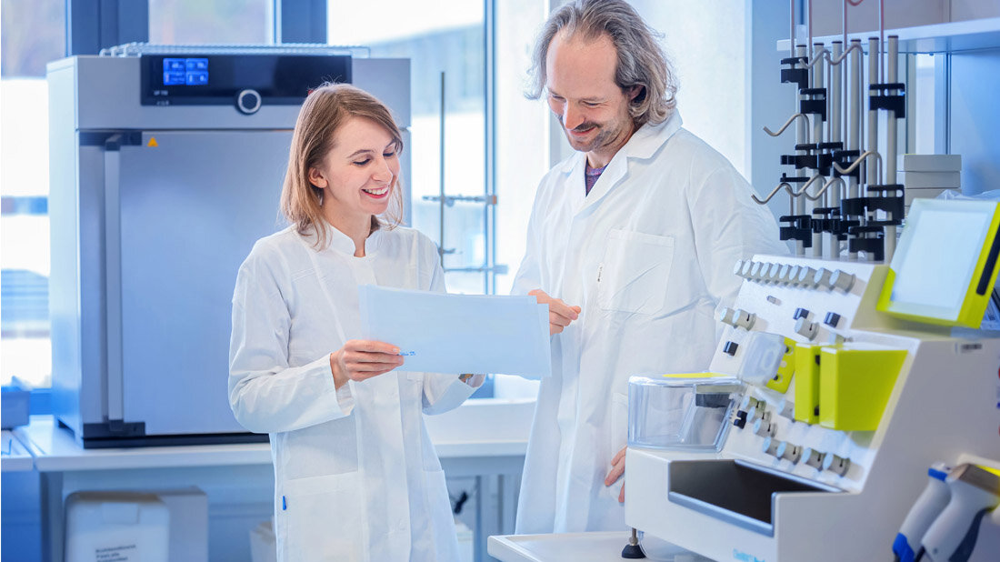 Dr_Claudia_Arndt_und_Dr_Frederick_Fasslrinner.jpg Dr. Claudia Arndt und Dr. Frederick Faßlrinner