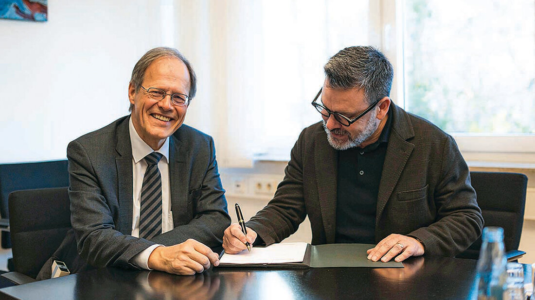 Innovatives Betten-Management-System TeleTracking Foto von der Unterzeichnung des Vertrags über die Einführung des TeleTracking-Systems für Krankenhausbetten