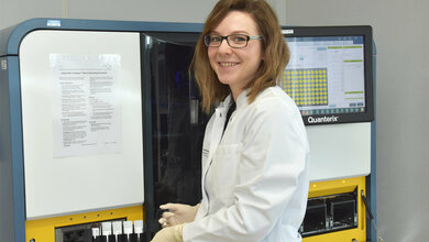 Medizinisch_technische_Assistentin_Nicole_Kretschmann_Felix_Koopmann_Uniklinikum_Dresden.jpg Medizinisch-technische Assistentin Nicole Kretschmann