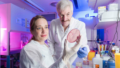 Mikrobiologen_Dr_Joerg_Wuellenweber_Dr_Franziska_Schuler_UKM.jpg Mikrobiologen Dr. Jörg Wüllenweber und Dr. Franziska Schuler