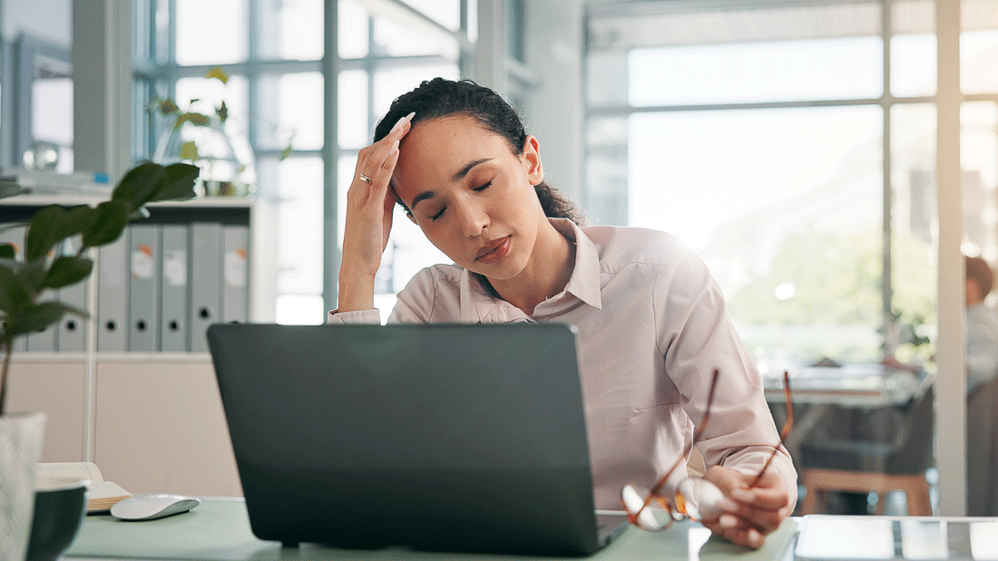 Burn-out am Arbeitsplatz AdobeStock_1402327415.gif