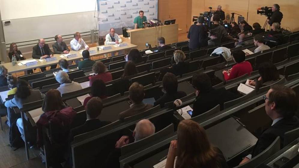 Pressekonferenz_Lassa_Fall_Bettina_Irmscher__Stefan_Gruettner_Prof_Rene_Gott_18032016.jpg Pressekonferenz