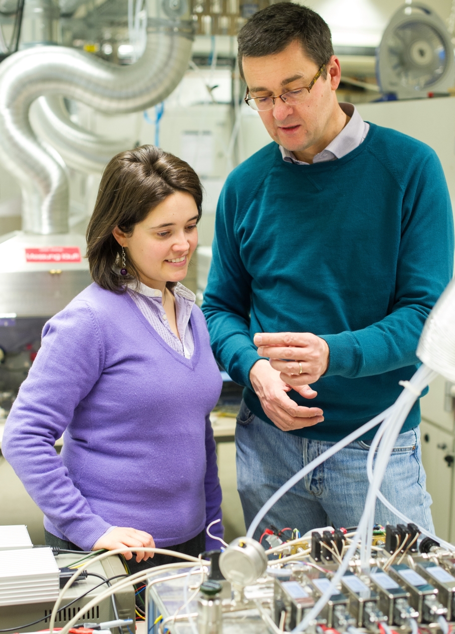 Prof_Andreas_Schuetze_Uni_Saarland_mit_Donatella_Puglisi_Uni_Linkoeping_Foto_Oliver_Dietze_04052016.jpg Prof. Andreas Schütze mit Donatella Puglisi